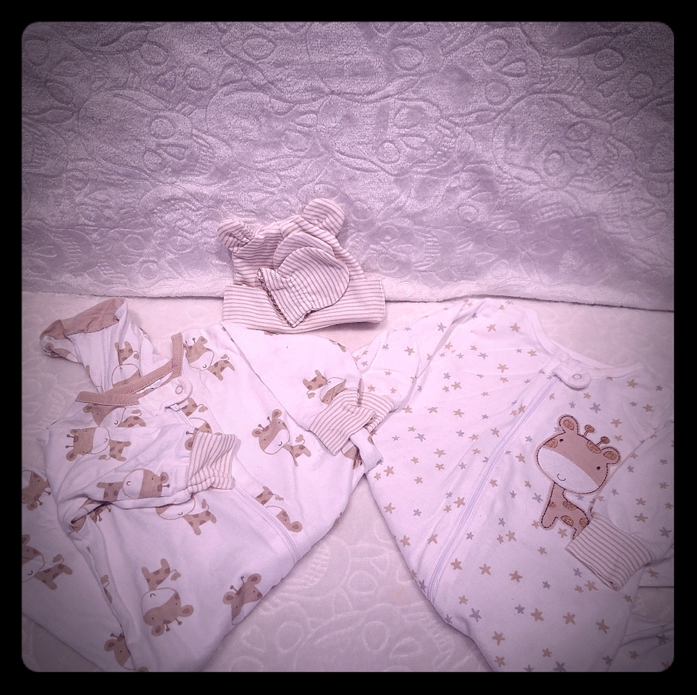 (Lot of 4) Onsies, Hat, mittens